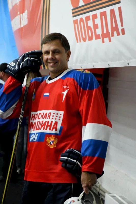 Роман Ротенберг провёл мастер-класс для юных орловских хоккеистов Роман Ротенберг провёл мастер-класс для юных орловских хоккеистов