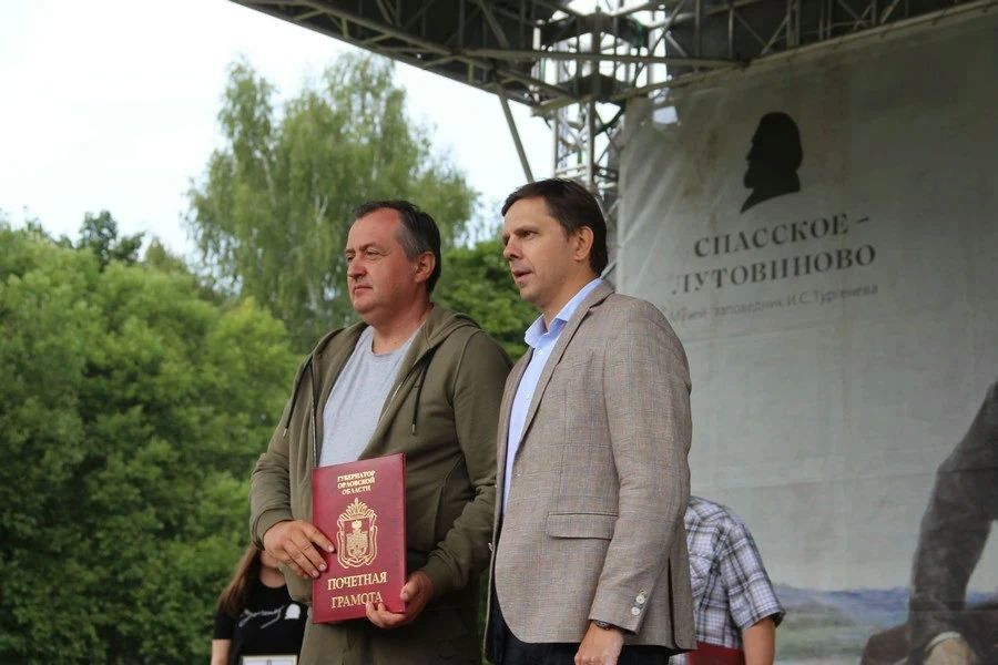 Тысячи гостей из разных регионов страны съехались в музей-заповедник «Спасское-Лутовиново» Тысячи гостей из разных регионов страны съехались в музей-заповедник «Спасское-Лутовиново»