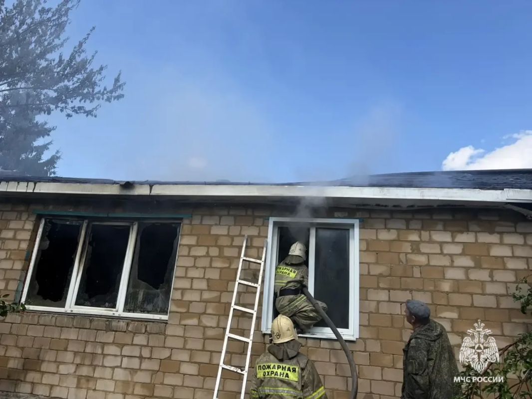 Пожарные добровольцы помогли потушить жилой дом Пожарные добровольцы помогли потушить жилой дом