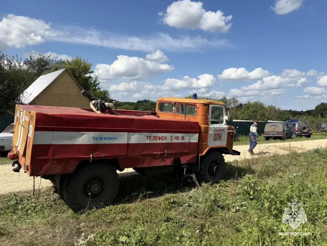 Пожарные добровольцы помогли потушить жилой дом Пожарные добровольцы помогли потушить жилой дом