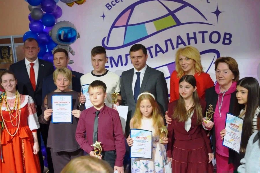 О чём мечтает 13-летний музыкант, певец и танцор Лев Кубарев из Ливен О чём мечтает 13-летний музыкант, певец и танцор Лев Кубарев из Ливен