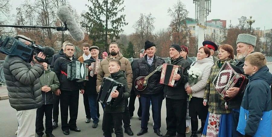 О чём мечтает 13-летний музыкант, певец и танцор Лев Кубарев из Ливен О чём мечтает 13-летний музыкант, певец и танцор Лев Кубарев из Ливен