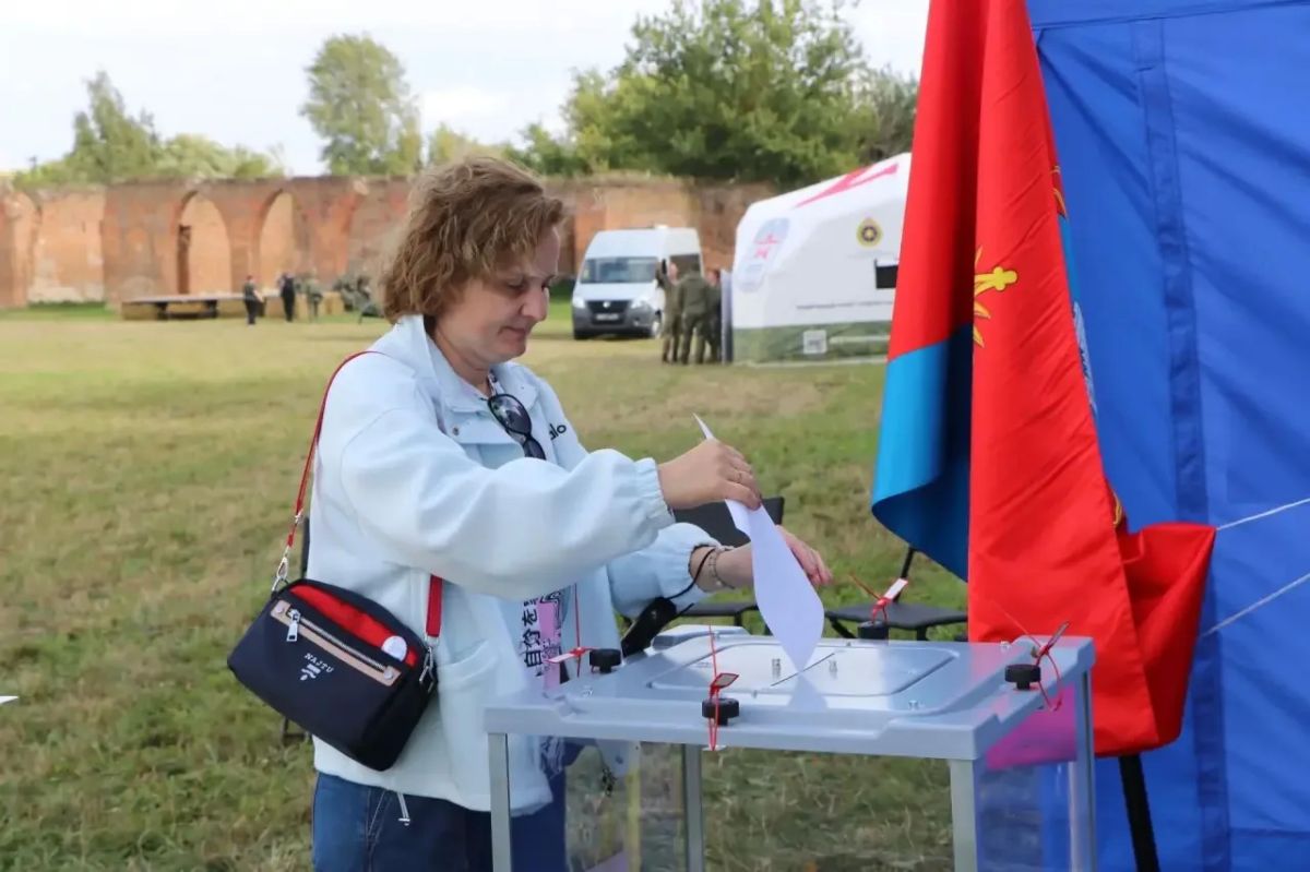 Выходные на Орловщине прошли по-настоящему насыщенно! В Орловском муниципальном округе состоялся IV Всероссийский военно-патриотический фестиваль «Сабуровская крепость» Выходные на Орловщине прошли по-настоящему насыщенно! В Орловском муниципальном округе состоялся IV Всероссийский военно-патриотический фестиваль «Сабуровская крепость»