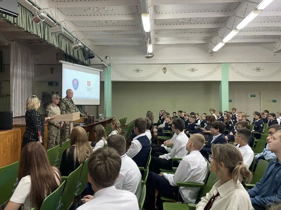 Член Общественной палаты Орловской области, председатель Правления Орловской региональной общественной организации ветеранов боевых действий Игорь Викторович Васюков принял участие в торжественных мероприятиях, приуроченных... Член Общественной палаты Орловской области, председатель Правления Орловской региональной общественной организации ветеранов боевых действий Игорь Викторович Васюков принял участие в торжественных мероприятиях, приуроченных...