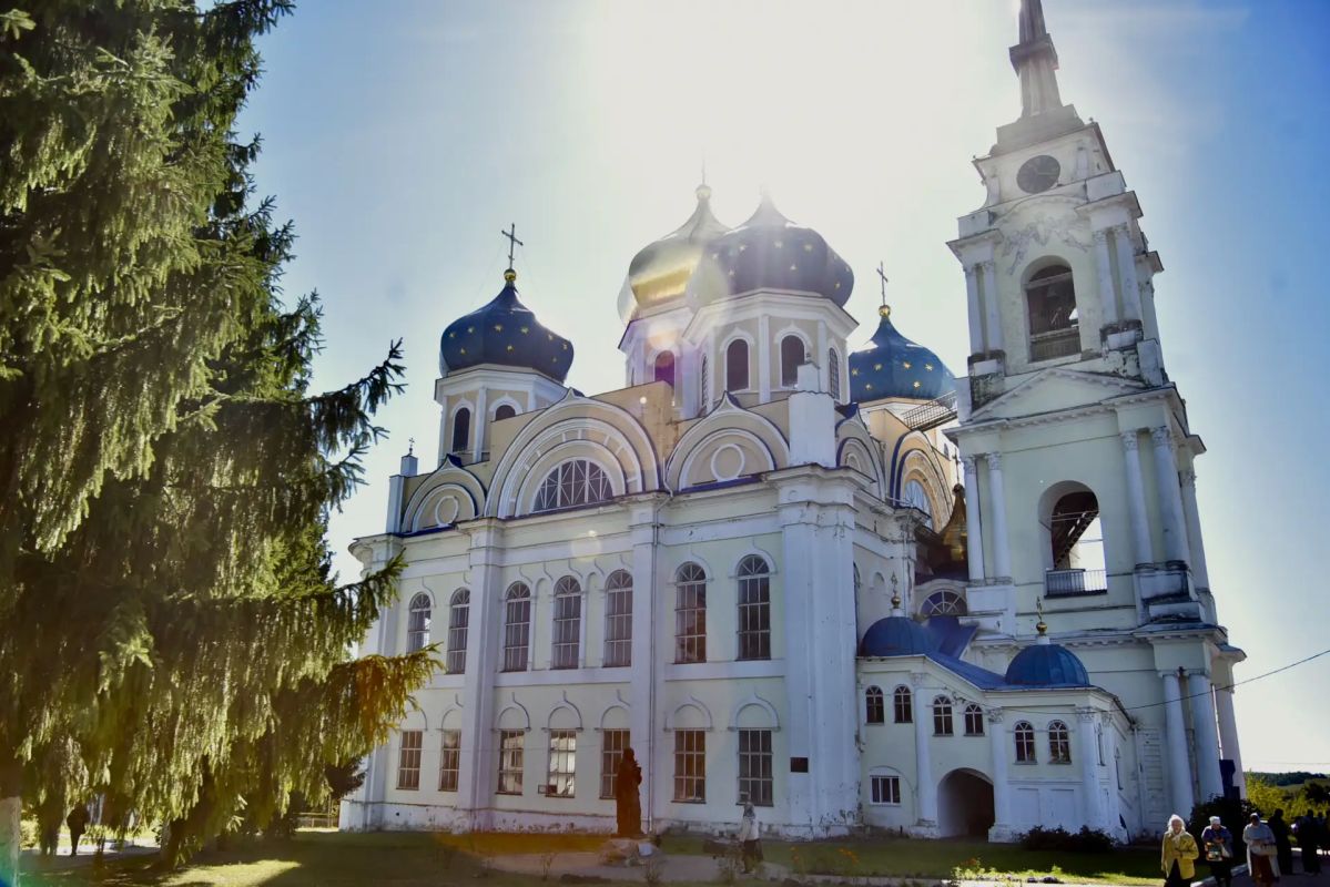 В Болхове прошли торжества, посвященные Дню памяти Собора всех святых Орловской митрополии В Болхове прошли торжества, посвященные Дню памяти Собора всех святых Орловской митрополии