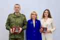 Благодарность с передовой: танкисты наградили руководителей администрации Орла