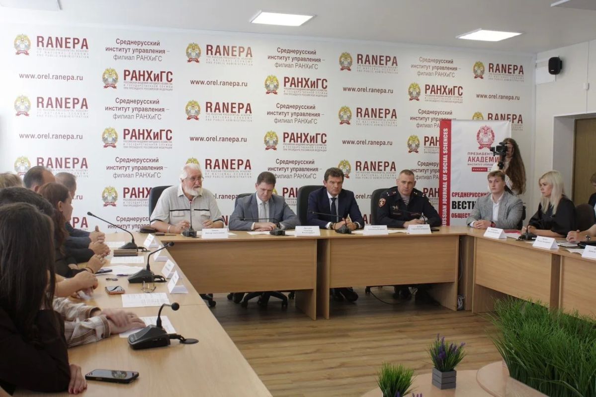 В Среднерусском институте управления – филиале РАНХиГС состоялось заседание круглого стола по теме: «Противодействие терроризму и экстремизму: от личной ответственности к системным решениям», которое провел председатель... В Среднерусском институте управления – филиале РАНХиГС состоялось заседание круглого стола по теме: «Противодействие терроризму и экстремизму: от личной ответственности к системным решениям», которое провел председатель...