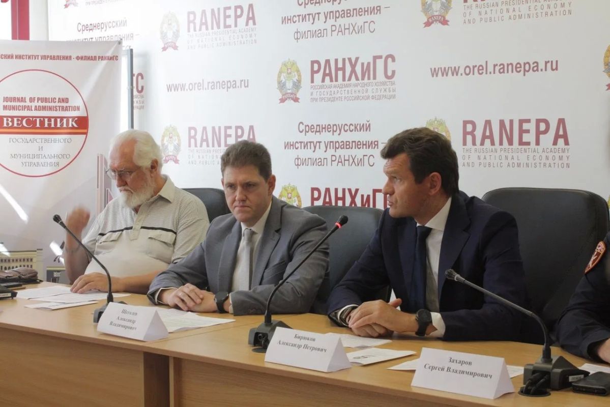 В Среднерусском институте управления – филиале РАНХиГС состоялось заседание круглого стола по теме: «Противодействие терроризму и экстремизму: от личной ответственности к системным решениям», которое провел председатель... В Среднерусском институте управления – филиале РАНХиГС состоялось заседание круглого стола по теме: «Противодействие терроризму и экстремизму: от личной ответственности к системным решениям», которое провел председатель...