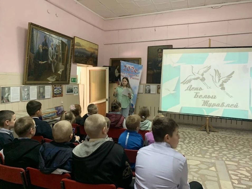 В стенах Урицкого районного историко-краеведческого музея прошёл патриотический час «День белых лебедей» В стенах Урицкого районного историко-краеведческого музея прошёл патриотический час «День белых лебедей»