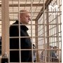 СМИ: Экс-губернатор Курской области Алексей Смирнов устроился портным в колонии — он шьёт форму для армии и получает около 5 тысяч рублей в месяц