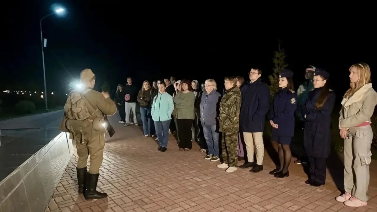 Член Общественной палаты Орловской области, руководитель Межрегионального поискового объединения Костер Николай Сергеевич Красиков провёл вечернюю экскурсию для студентов Орловского ГАУ, посвящённую 56-й годовщине со дня... Член Общественной палаты Орловской области, руководитель Межрегионального поискового объединения Костер Николай Сергеевич Красиков провёл вечернюю экскурсию для студентов Орловского ГАУ, посвящённую 56-й годовщине со дня...