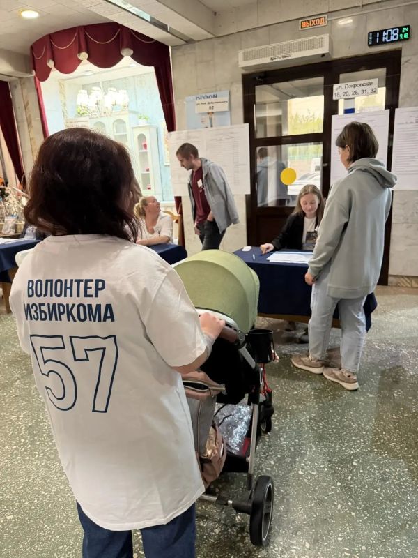 Добровольцы Избиркома 57. На избирательных участках Орловской области в дни голосования дежурят волонтеры