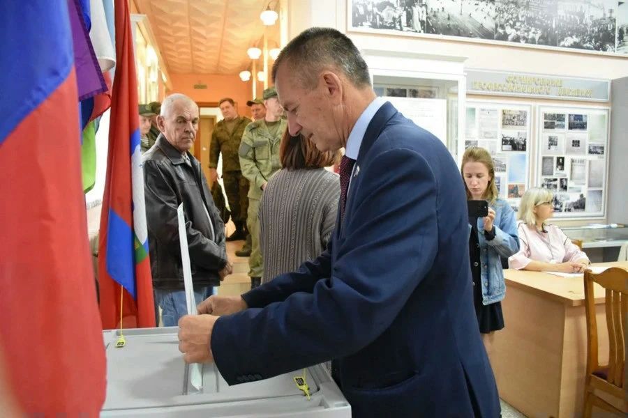 Председатель Орловского облсовета Леонид Музалевский принял участие в выборах Председатель Орловского облсовета Леонид Музалевский принял участие в выборах