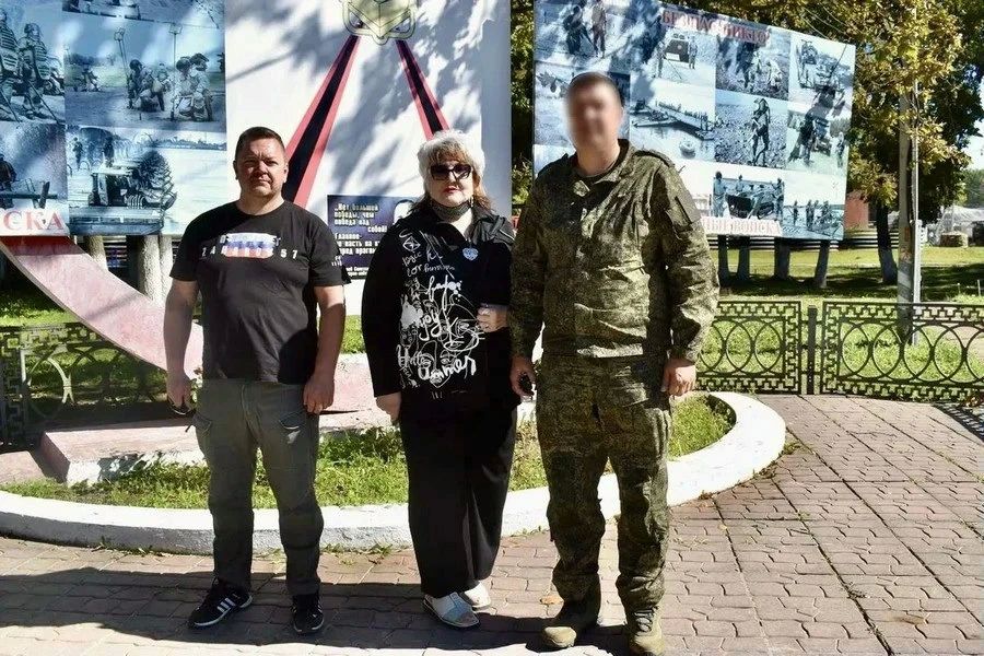 Артисты орловского ансамбля «Славица» и ZAHAROV 57 выступили перед бойцами СВО Артисты орловского ансамбля «Славица» и ZAHAROV 57 выступили перед бойцами СВО