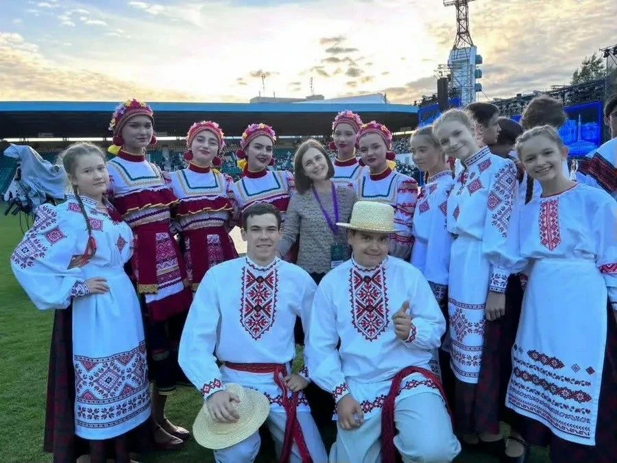 Орловские танцоры исполнили русскую «Калинку» на белорусской сцене Орловские танцоры исполнили русскую «Калинку» на белорусской сцене