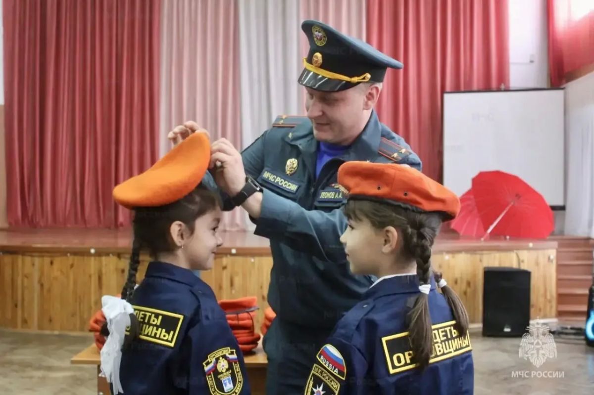 Орловских первоклассников посвятили в кадеты-спасатели Орловских первоклассников посвятили в кадеты-спасатели