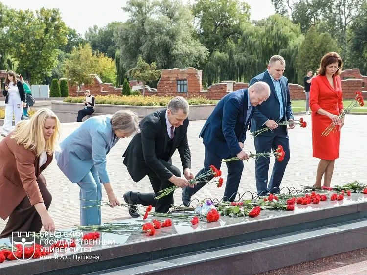 Представители орловского и брестского университетов подписали партнёрское соглашение Представители орловского и брестского университетов подписали партнёрское соглашение