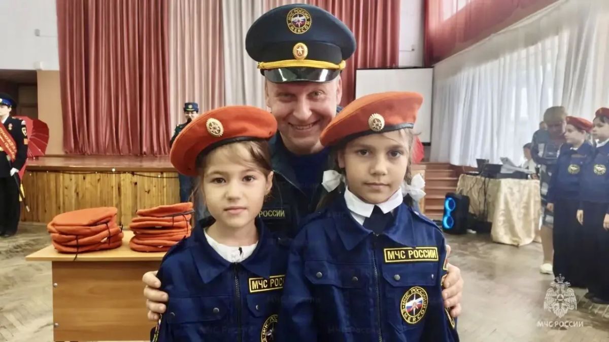 Орловских первоклассников посвятили в кадеты-спасатели Орловских первоклассников посвятили в кадеты-спасатели