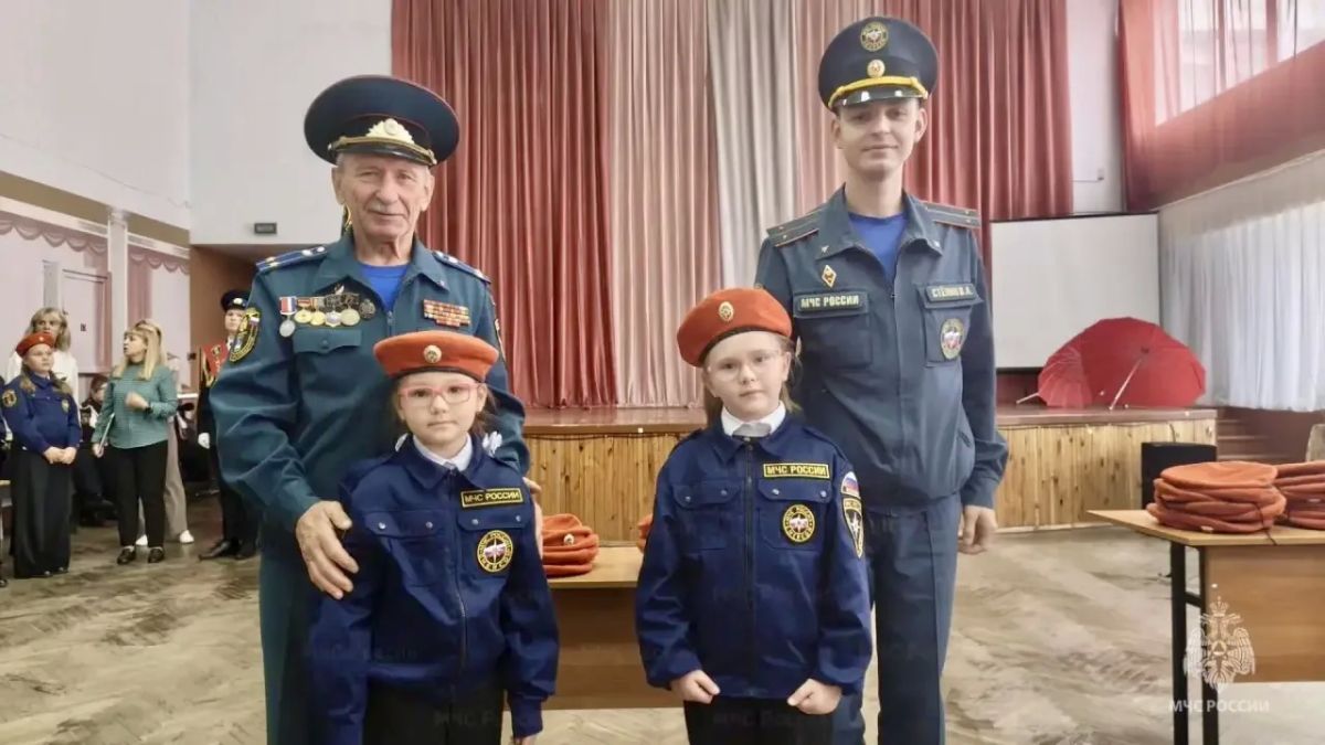 Орловских первоклассников посвятили в кадеты-спасатели Орловских первоклассников посвятили в кадеты-спасатели