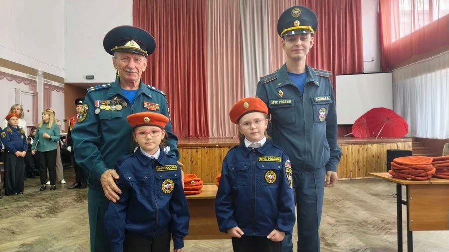 Орловские первоклашки пополнили ряды кадет-спасателей Орловские первоклашки пополнили ряды кадет-спасателей
