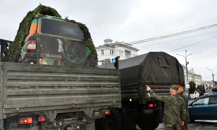 Накануне из Орла в Луганск отправили два КамАЗа с гуманитарным грузом Накануне из Орла в Луганск отправили два КамАЗа с гуманитарным грузом