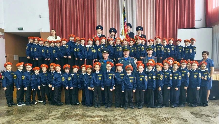 Орловские первоклашки пополнили ряды кадет-спасателей Орловские первоклашки пополнили ряды кадет-спасателей