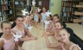 Орловские балерины создали символ мира своими руками