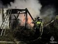 Пожар в Козловке повредил жилой дом, в Хорошевском выгорел склад сена