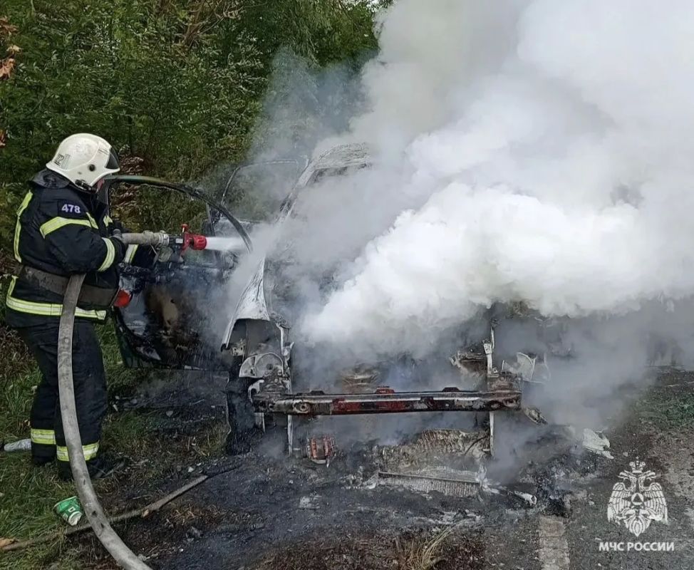 В Знаменском районе тушили автомобиль, а в Орле трансформаторную подстанцию В Знаменском районе тушили автомобиль, а в Орле трансформаторную подстанцию