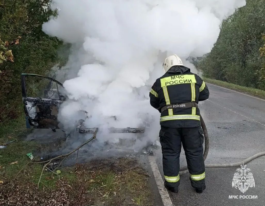 В Знаменском районе тушили автомобиль, а в Орле трансформаторную подстанцию В Знаменском районе тушили автомобиль, а в Орле трансформаторную подстанцию
