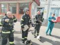 Огнеборцы тренировались тушить возгорание в образовательном учреждении