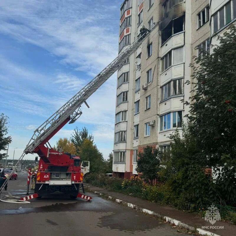 В Орле из-за пожара спасатели эвакуировали 30 человек из многоэтажки В Орле из-за пожара спасатели эвакуировали 30 человек из многоэтажки