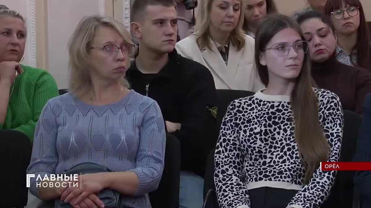 Для орловчан провели встречу в "родительской гостиной"