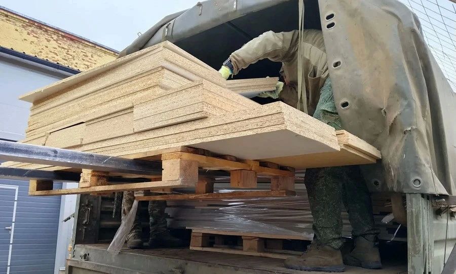 Из Орла на донецкое направление отправили продукты и стройматериалы Из Орла на донецкое направление отправили продукты и стройматериалы