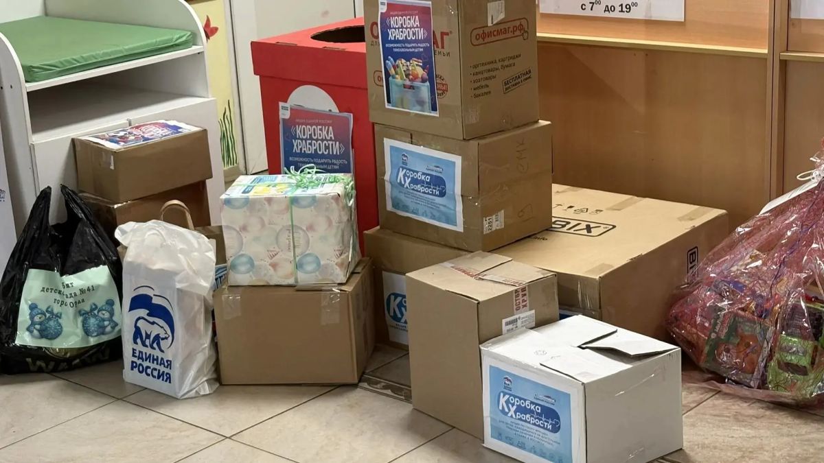 Маленьким пациентам НКМЦ в Орле привезли "коробки храбрости"! Маленьким пациентам НКМЦ в Орле привезли "коробки храбрости"!