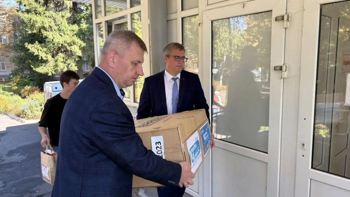 Маленьким пациентам НКМЦ в Орле привезли "коробки храбрости"! Маленьким пациентам НКМЦ в Орле привезли "коробки храбрости"!
