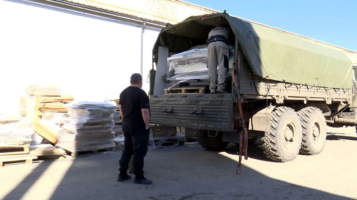 25 тонн стройматериалов отправили сегодня из Орла бойцам для укрепления боевых позиций