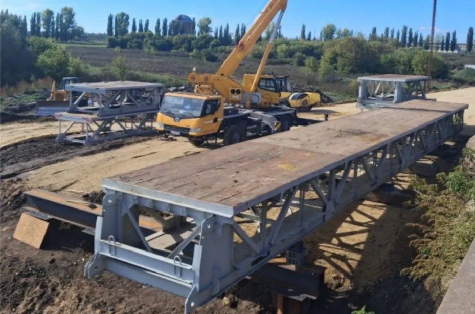 В Ливенском районе возводят временный мост через реку Кшень