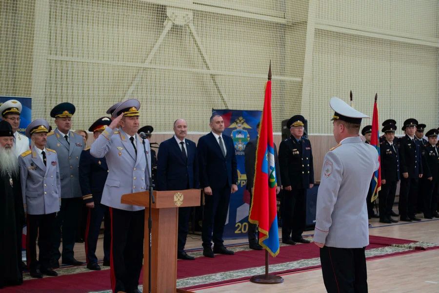 Первокурсники Орловского юридического института приняли присягу Первокурсники Орловского юридического института приняли присягу