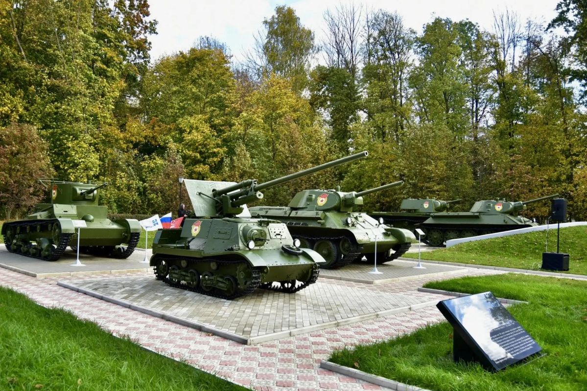 Под Мценском установили бюст командиру 11-й танковой бригады Виктору Бондареву Под Мценском установили бюст командиру 11-й танковой бригады Виктору Бондареву