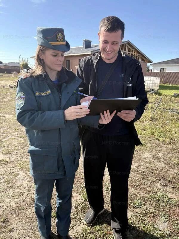 В Орловском округе продолжается работа по вручению пожарных извещателей многодетным семьям