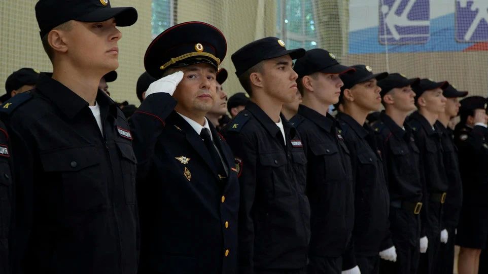 Первокурсники Орловского юридического института приняли присягу Первокурсники Орловского юридического института приняли присягу