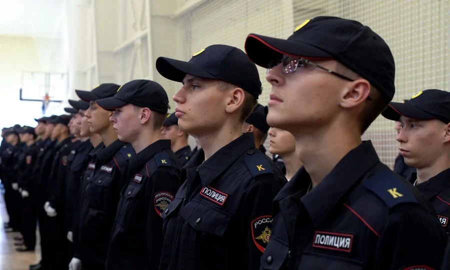 Первокурсники Орловского юридического института приняли присягу Первокурсники Орловского юридического института приняли присягу