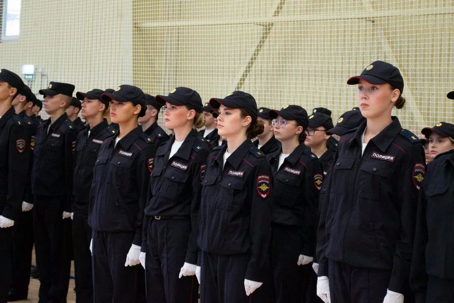 Первокурсники Орловского юридического института приняли присягу Первокурсники Орловского юридического института приняли присягу