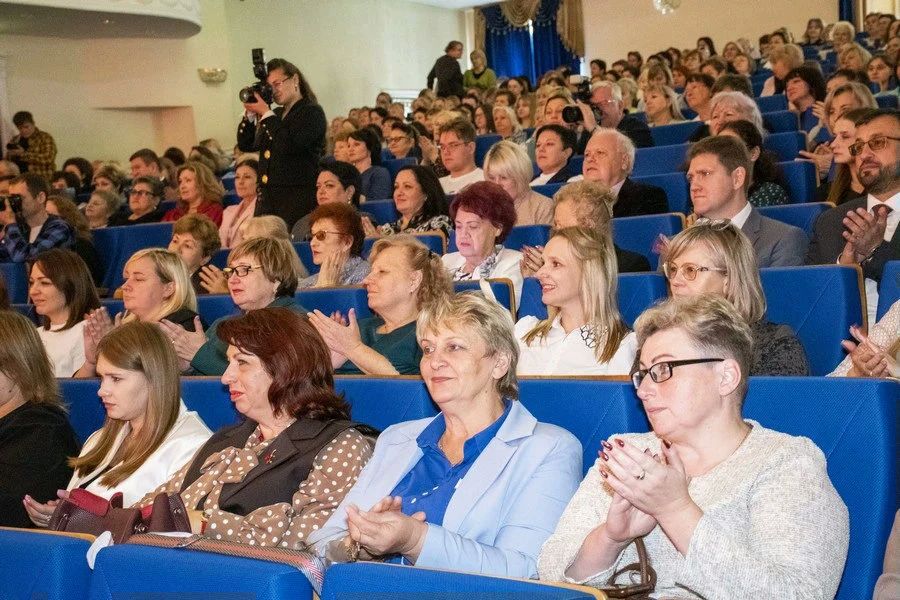 Андрей Клычков и Леонид Музалевский вручили награды орловским педагогам