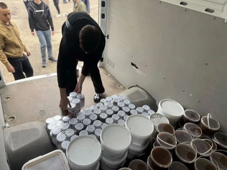 Повидло, мед и кофе отправили из Орла российским бойцам на луганское направление Повидло, мед и кофе отправили из Орла российским бойцам на луганское направление