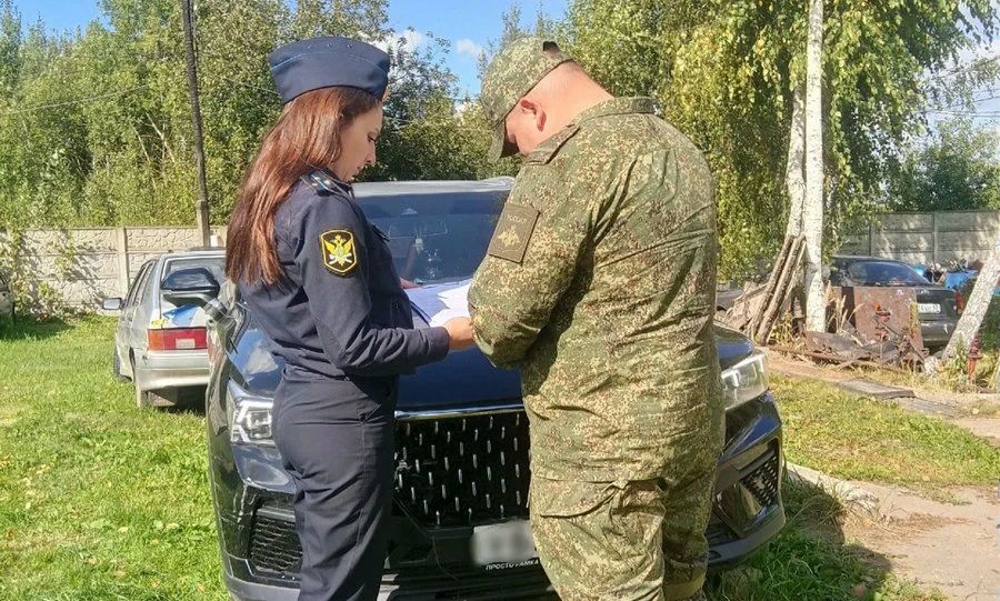 Орловские приставы передали конфискованный кроссовер в зону СВО