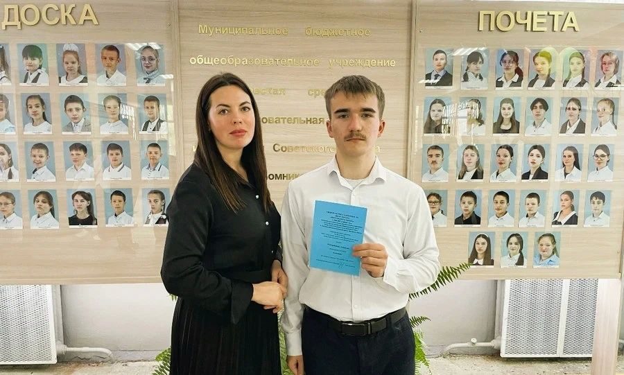 В Хомутовской школе появилась обновленная Доска почета В Хомутовской школе появилась обновленная Доска почета