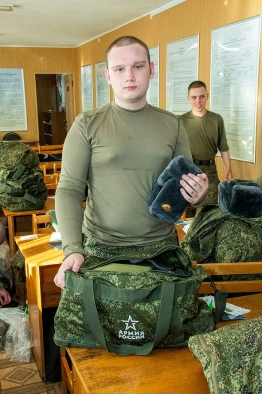 Первые 20 орловских призывников отправились на службу в рамках осеннего призыва Первые 20 орловских призывников отправились на службу в рамках осеннего призыва