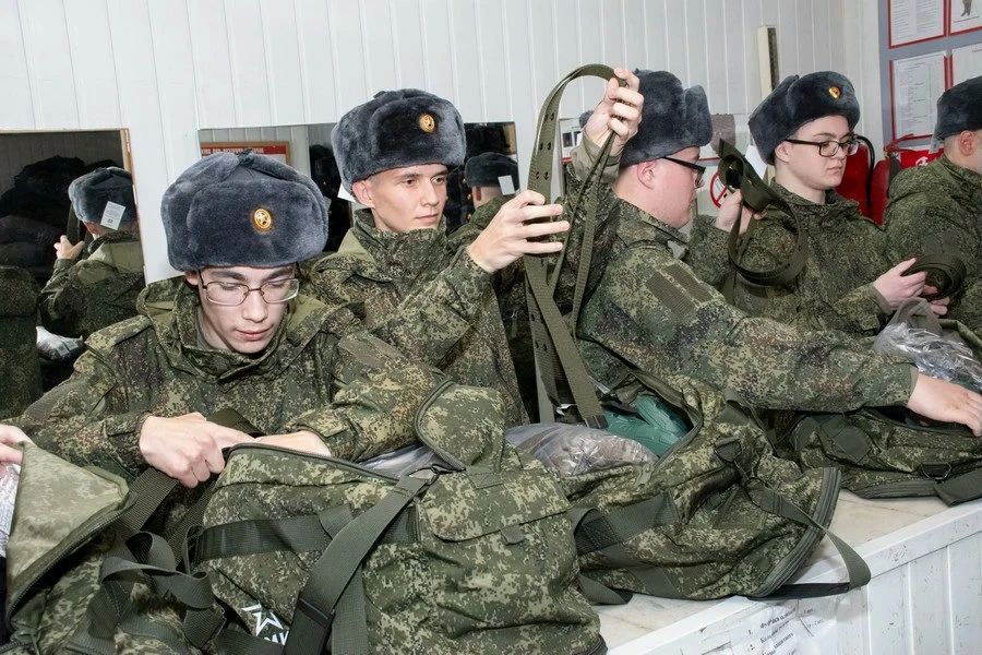 Первые 20 орловских призывников отправились на службу в рамках осеннего призыва Первые 20 орловских призывников отправились на службу в рамках осеннего призыва